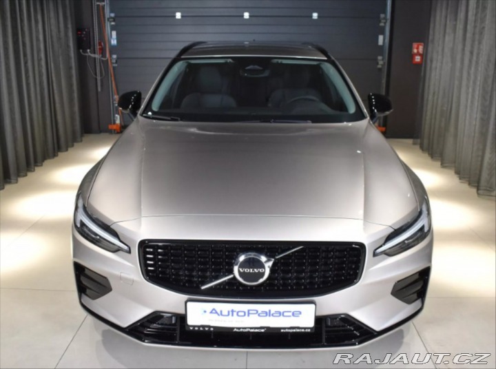 Volvo V60 2,0 B4  Plus Dark 1800