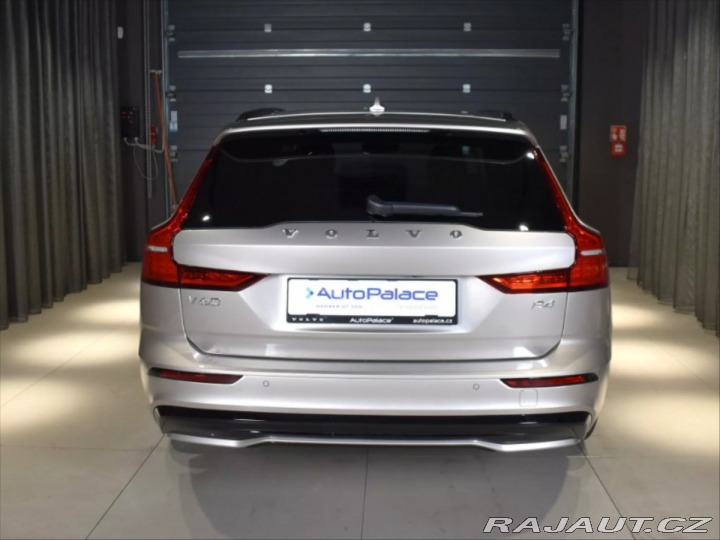 Volvo V60 2,0 B4  Plus Dark 1800