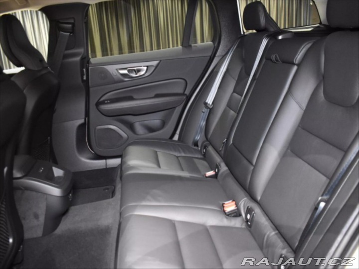 Volvo V60 2,0 B4  Plus Dark 2025
