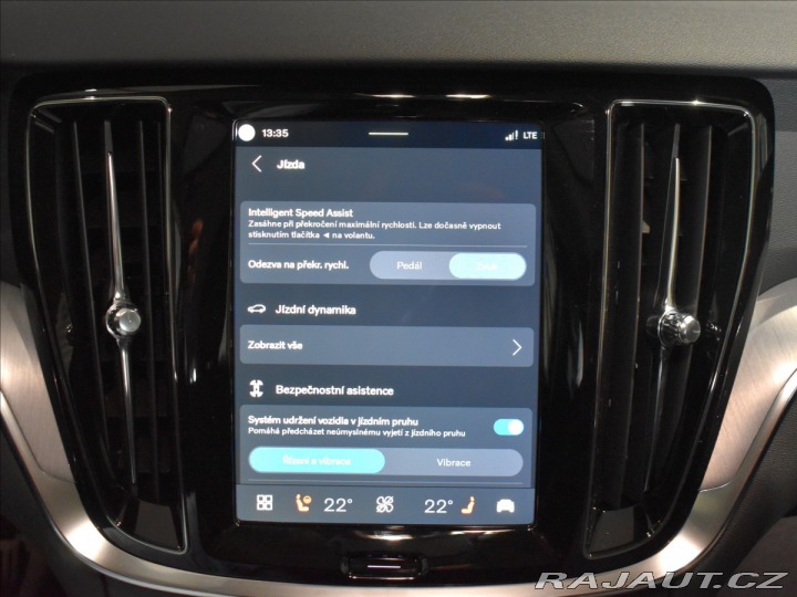 Volvo V60 2,0 B4  Core 2025