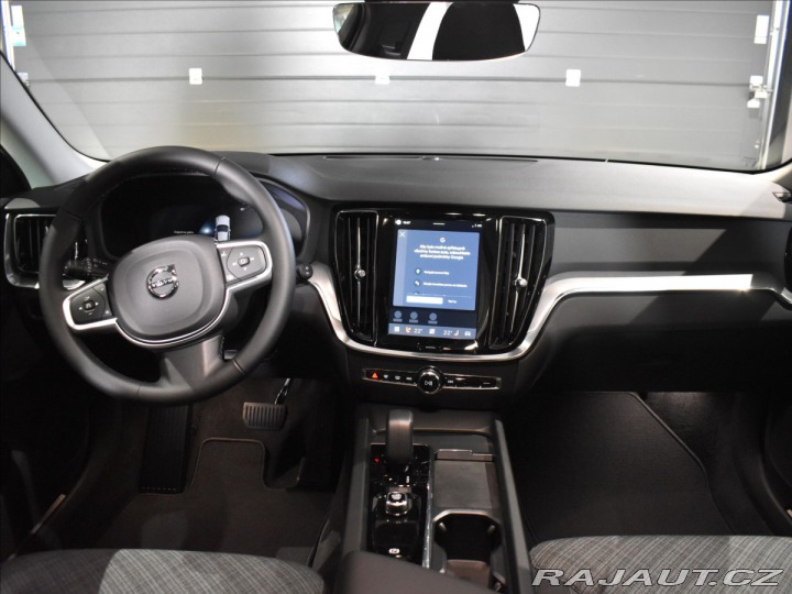 Volvo V60 2,0 B4  Core 2025