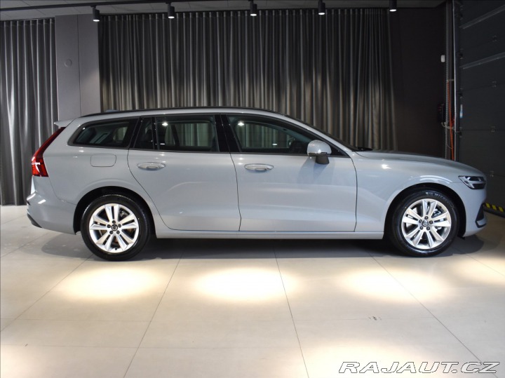 Volvo V60 2,0 B4  Core 2025