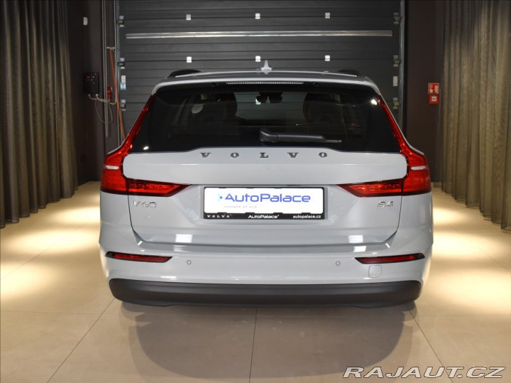 Volvo V60 2,0 B4  Core 2025