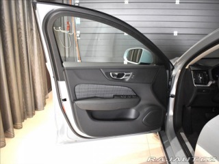 Volvo V60 2,0 B4  Core 2025