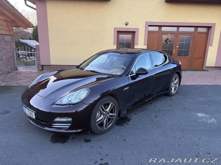 Porsche Panamera 4S 2011