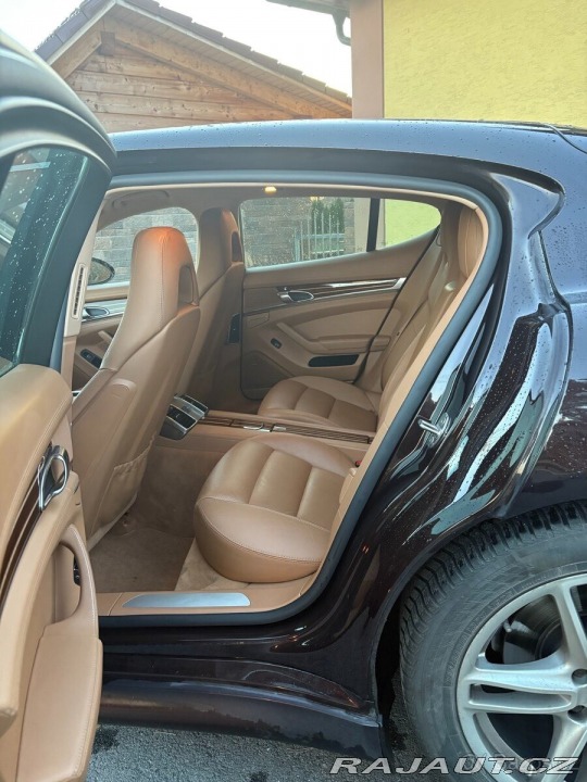 Porsche Panamera 4S 2011