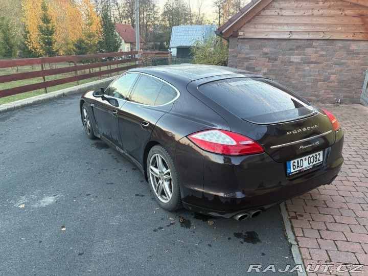 Porsche Panamera 4S 2011
