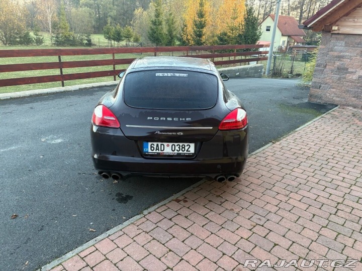 Porsche Panamera 4S 2011