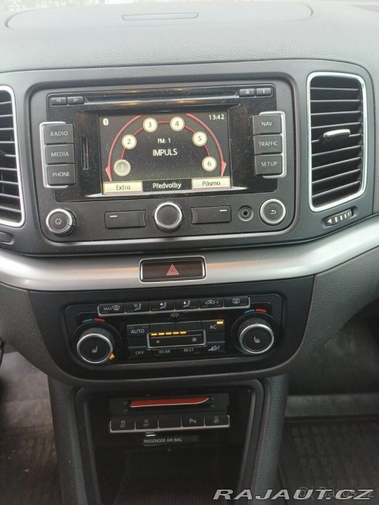 Volkswagen Sharan 2,0   7N 2010