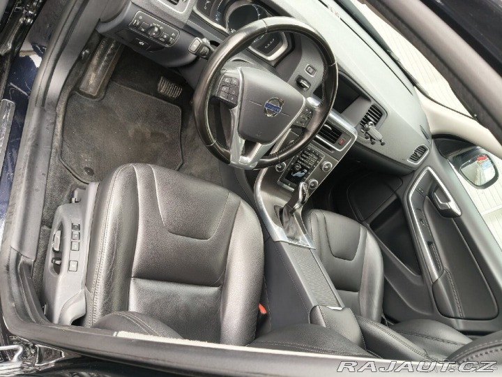 Volvo V60 2,0   AUTO 2015