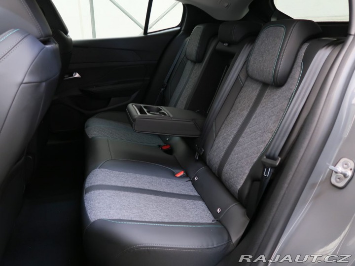 Peugeot 408 1.2PureTech,96kW,ALLURE,A 1800