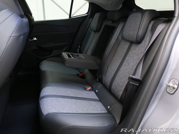 Peugeot 408 1.2PureTech,96kW,ALLURE,A 1800