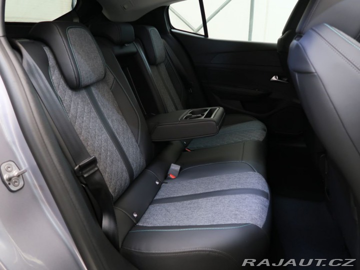 Peugeot 408 1.2PureTech,96kW,ALLURE,A 1800