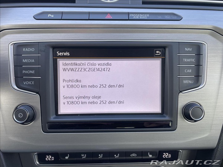 Volkswagen Passat 2,0 TDi DSG REZERVACE 2016