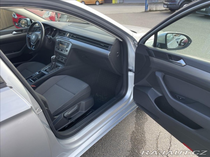 Volkswagen Passat 2,0 TDi DSG REZERVACE 2016