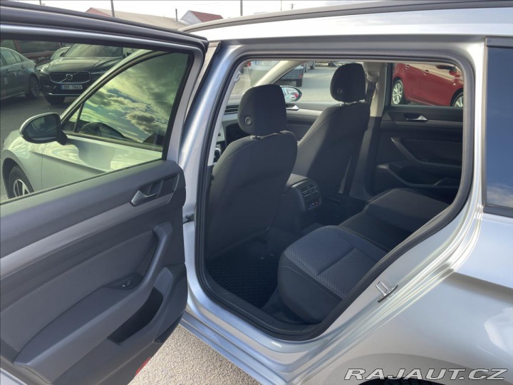 Volkswagen Passat 2,0 TDi DSG REZERVACE 2016