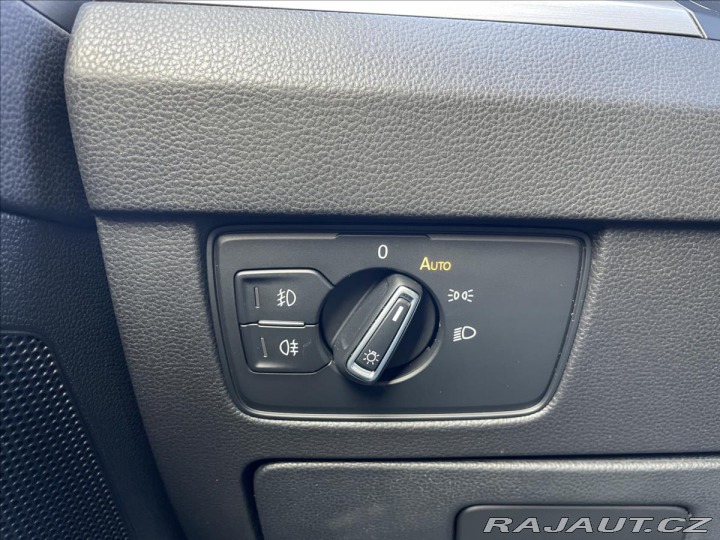 Volkswagen Passat 2,0 TDi DSG REZERVACE 2016