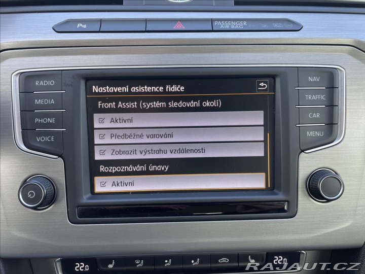 Volkswagen Passat 2,0 TDi DSG REZERVACE 2016