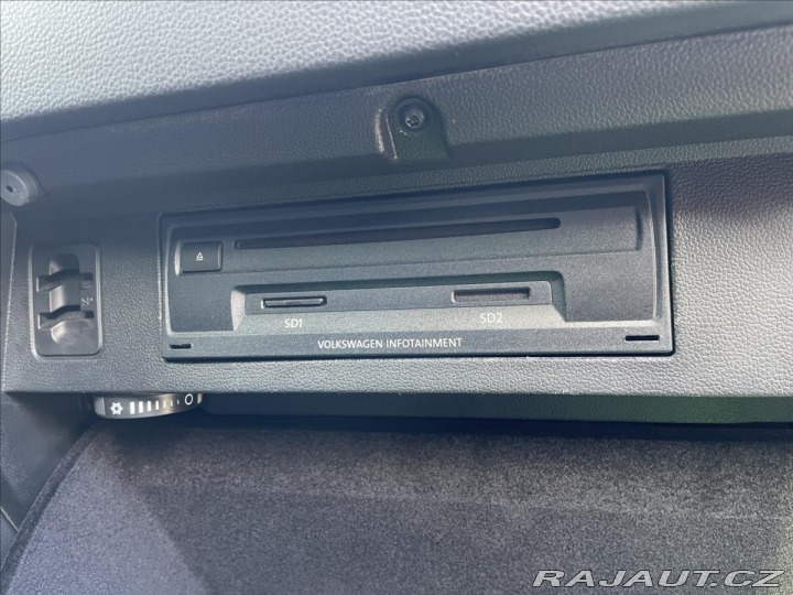 Volkswagen Passat 2,0 TDi DSG REZERVACE 2016