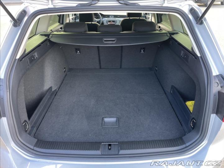 Volkswagen Passat 2,0 TDi DSG REZERVACE 2016