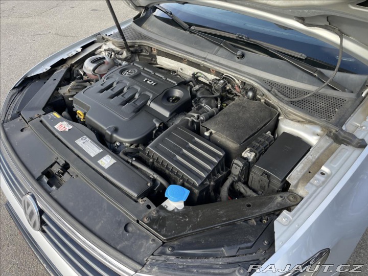 Volkswagen Passat 2,0 TDi DSG REZERVACE 2016