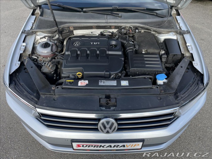 Volkswagen Passat 2,0 TDi DSG REZERVACE 2016