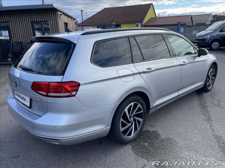 Volkswagen Passat 2,0 TDi DSG REZERVACE 2016