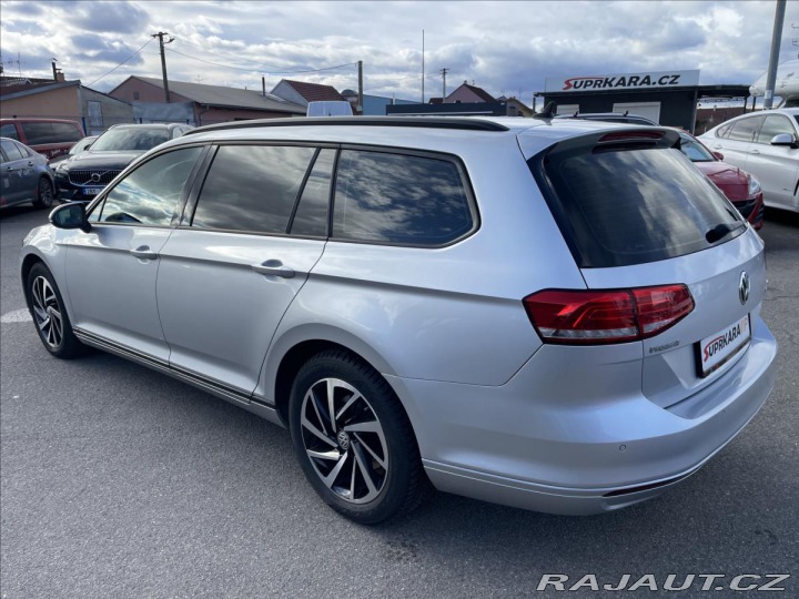 Volkswagen Passat 2,0 TDi DSG REZERVACE 2016