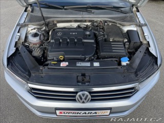 Volkswagen Passat 2,0 TDi DSG LED*ACC*Vyhř. 2016