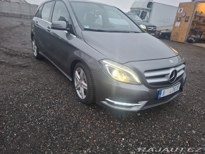 Mercedes-Benz B B200 2012