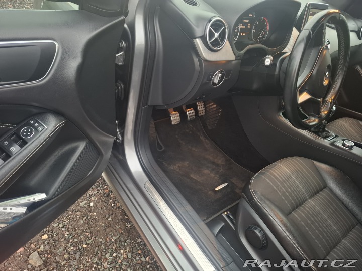 Mercedes-Benz B B200 2012