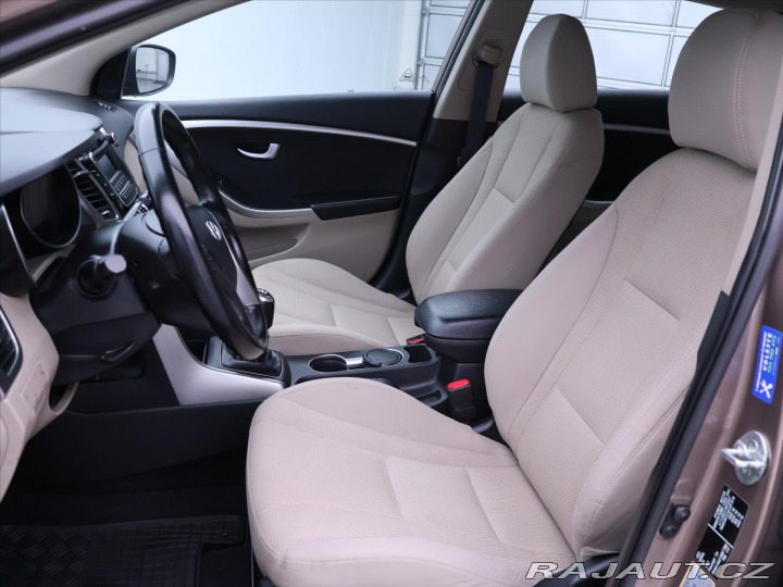 Hyundai i30 1,6 GDi 99kW CZ Trikolor 2013