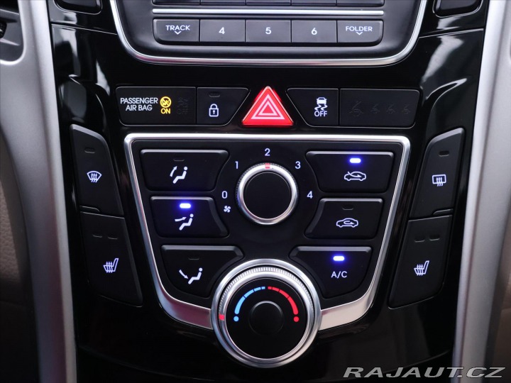 Hyundai i30 1,6 GDi 99kW CZ Trikolor 2013