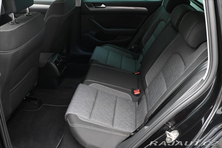 Volkswagen Passat 2,0 TDI 110kW DSG Busines 2023