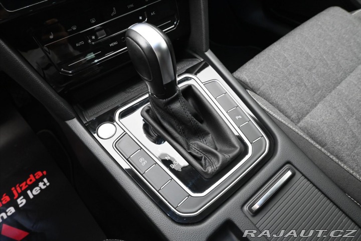 Volkswagen Passat 2,0 TDI 110kW DSG Busines 2023