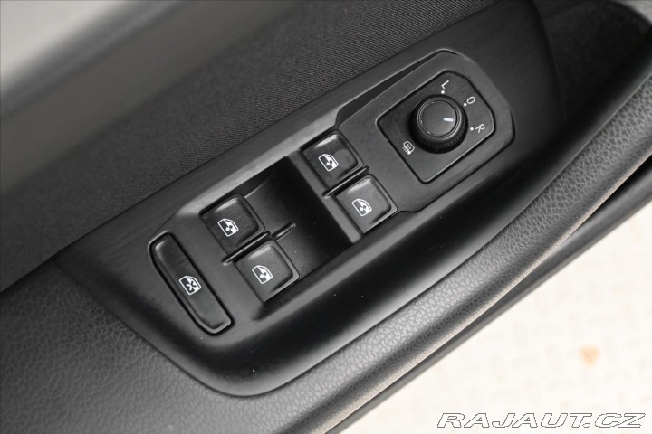 Volkswagen Passat 2,0 TDI 110kW DSG Busines 2023