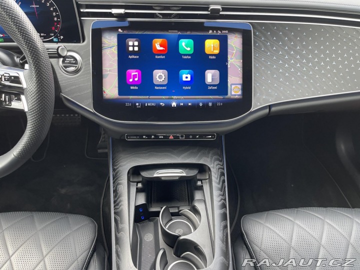 Mercedes-Benz E  2025