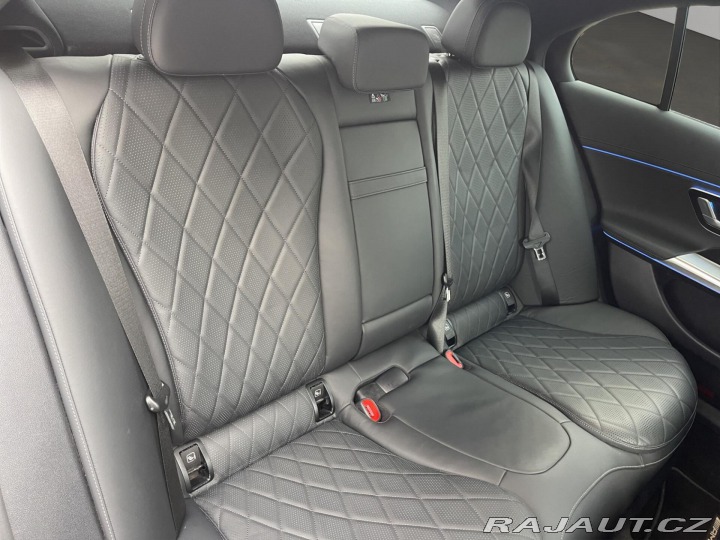 Mercedes-Benz E E 300 e 4MATIC REZERVACE 2025