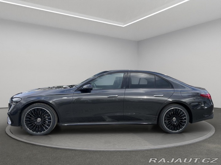 Mercedes-Benz E E 300 e 4MATIC REZERVACE 2025