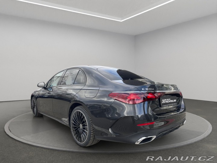 Mercedes-Benz E E 300 e 4MATIC 2025