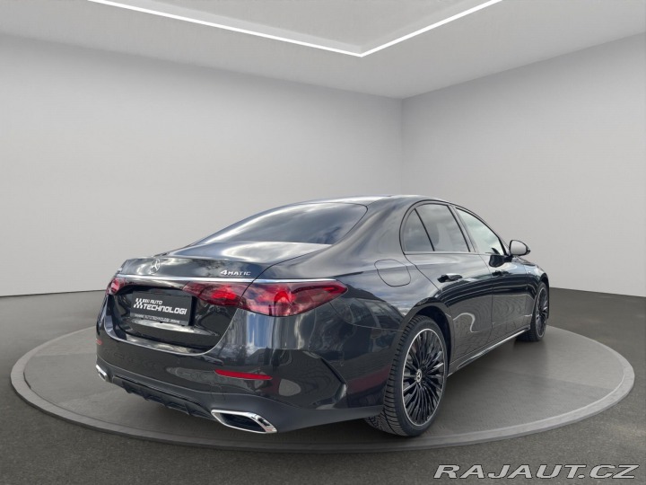 Mercedes-Benz E  2025