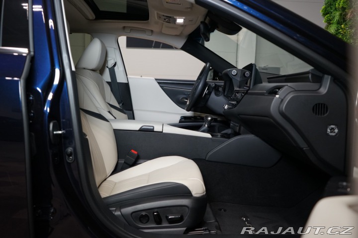 Lexus Ostatní modely ES 300h LUXURY*M&L*PANO*360*H 2024