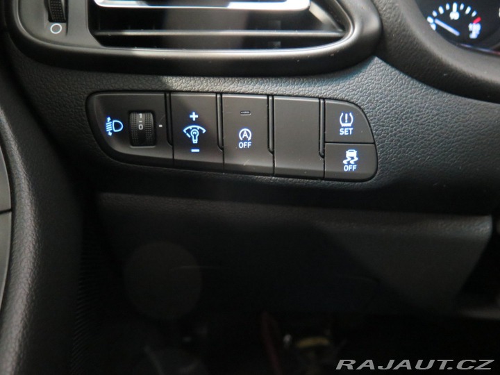 Hyundai i30 1.5T-GDi MHEV,tažné,kamer 2021