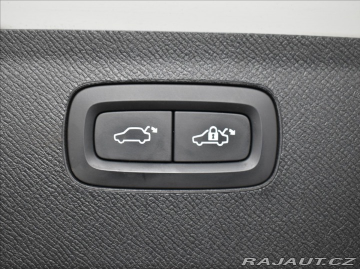 Volvo XC90 2,0 D5 AWD Mometum Vzduch 2018