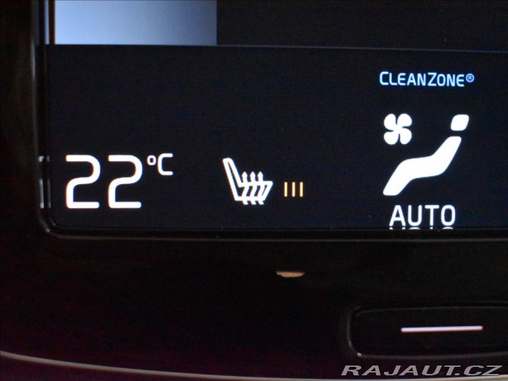 Volvo XC90 2,0 D5 AWD Mometum Vzduch 2018