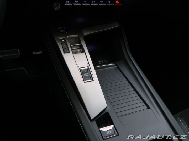 Peugeot 408 1.6HYBRID,133kW,GT,AT8,NA 1800