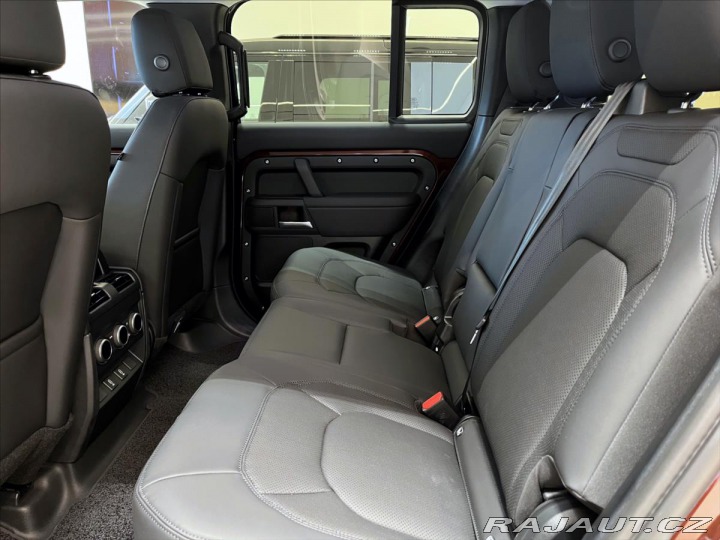 Land Rover Defender 3,0 X-Dynamic SE D350 AWD 2025
