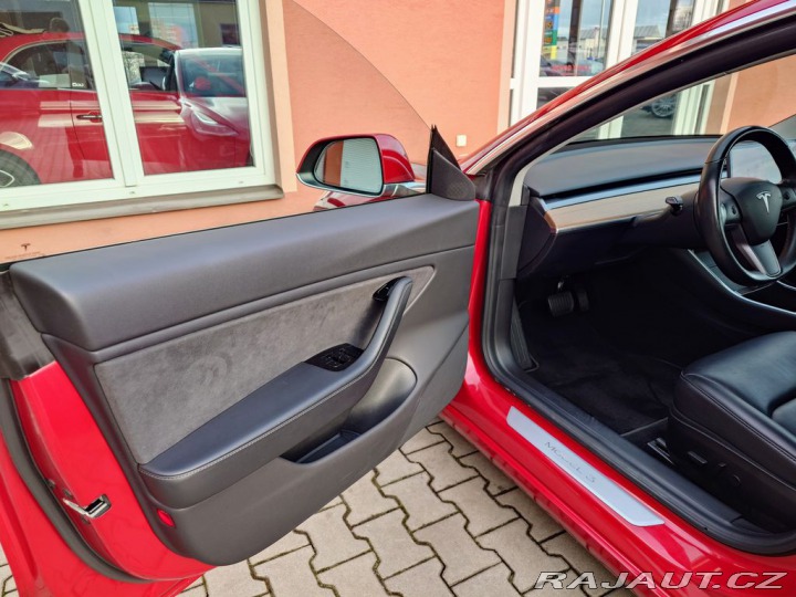 Tesla Model 3 Long Range D.M. Rezervace 2019
