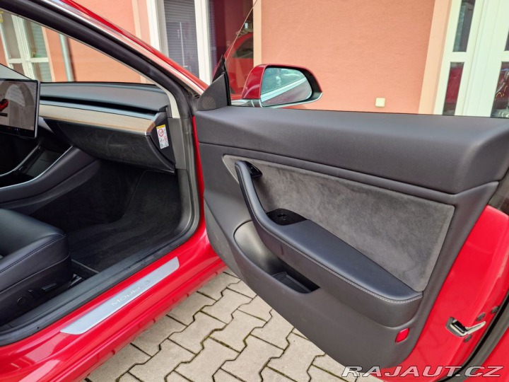 Tesla Model 3 Long Range D.M. Rezervace 2019