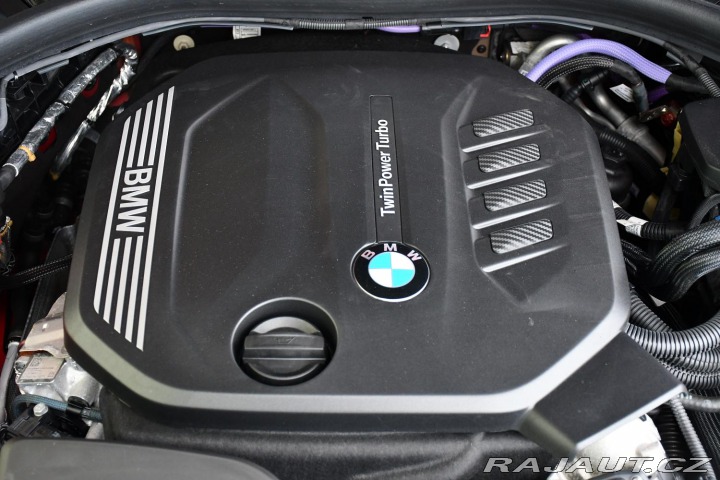 BMW 3 320d xDrive TAŽNÉ 1M ČR 2024